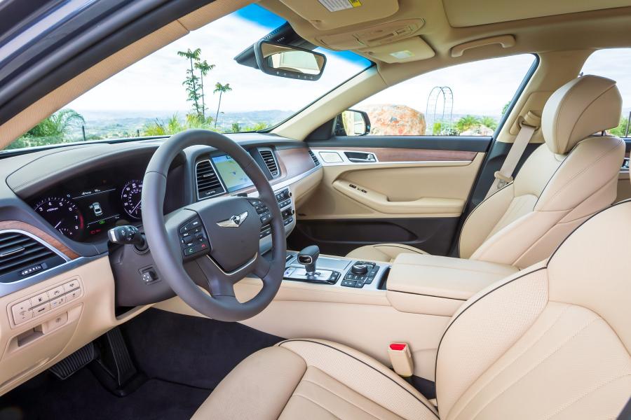 Интерьер Genesis G80 2017 года  (NA) (фото 15 из 23)